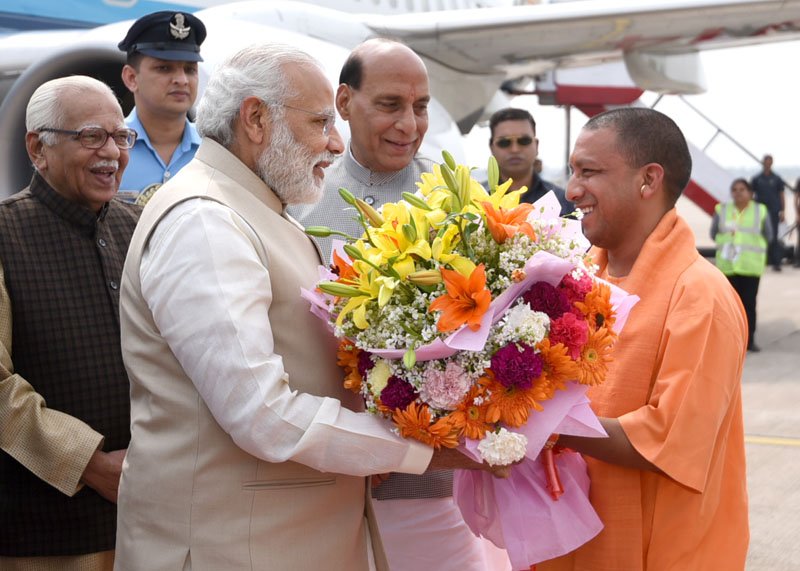 The Prime Minister, Shri Narendra Modi being received by the ..