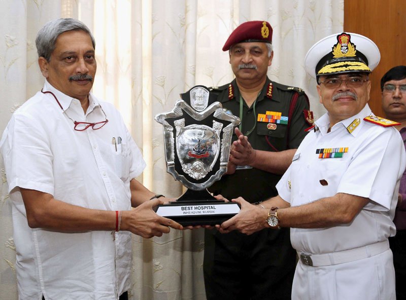 The Union Minister for Defence, Shri Manohar Parrikar presenting the Raksha Mantri’s..