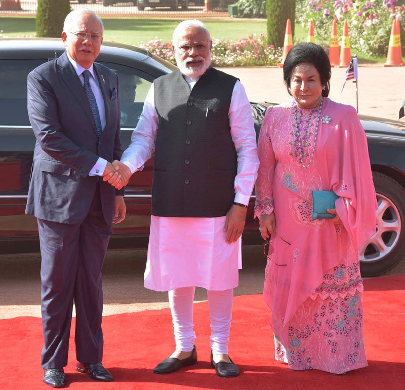 The Prime Minister, Shri Narendra Modi welcoming the Prime Minister of Malaysia, Dato’ Sri ..