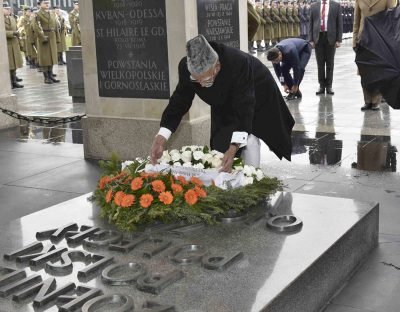 The Vice President, Shri M. Hamid Ansari laying wreath at the Tomb of ..