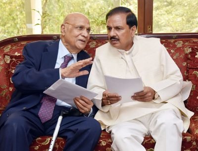 The Lord Swaraj Paul meeting the Minister of State for Culture and Tourism..