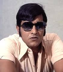 THE CHARISMA AND THE ANGRY LOOK WHICH VINOD KHANNA POSSESSED ..