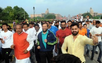 Union Ministers Vijay Goel, Prakash Javadekar and V. K. Singh flagged off Slum Yuva Daud 