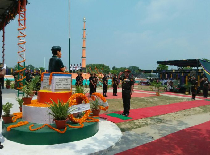 GENERAL BIPIN RAWAT UNVIELS ABDUL HAMID BUST IN GHAZIPUR DISTRICT ,FELICITATES WIDOW OF SOLDIER