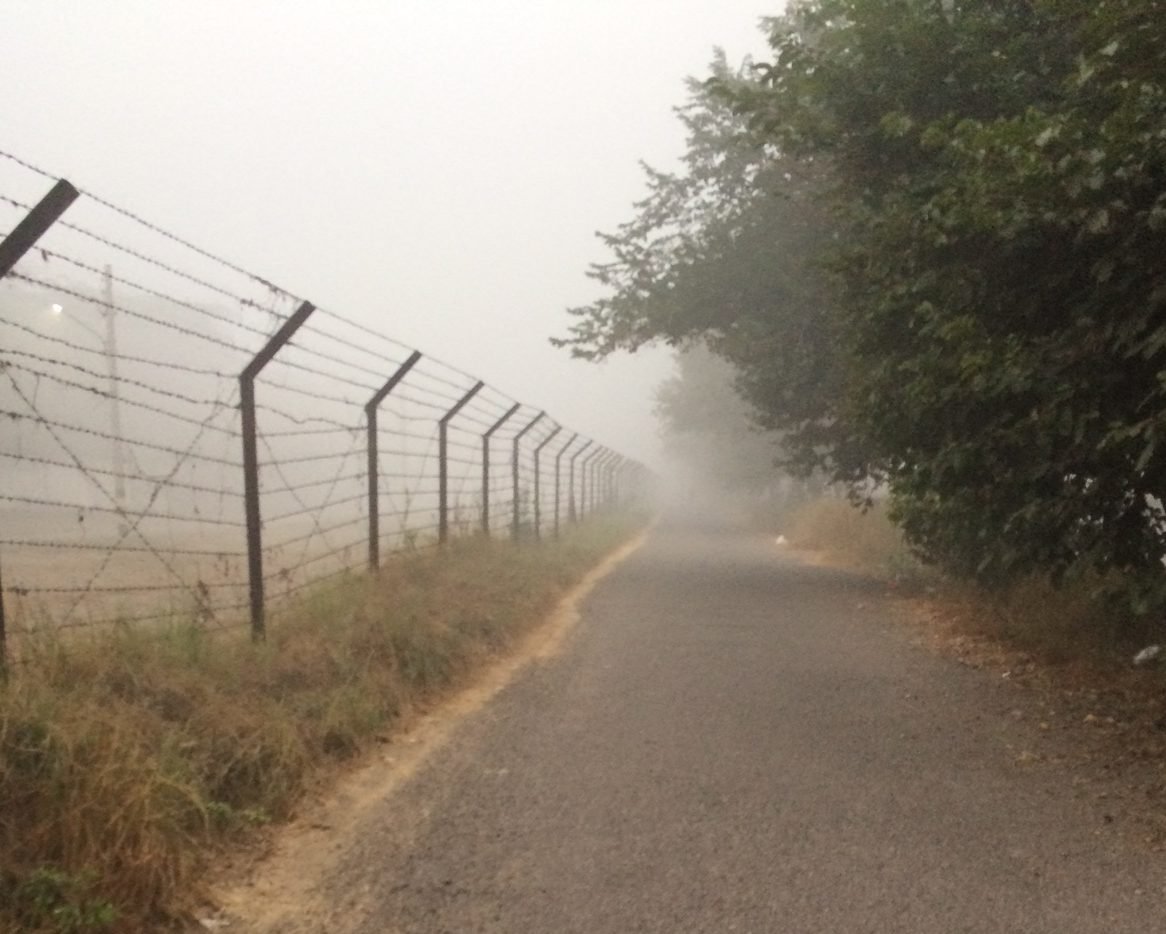 POISONOUS SMOG COVERS DELHI IN FORM OF POLLUTION,KIDS AT RISK SCHOOL STILL CONTINUING