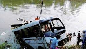 At least13 killed and four injured as bus falls into Maharashtra river