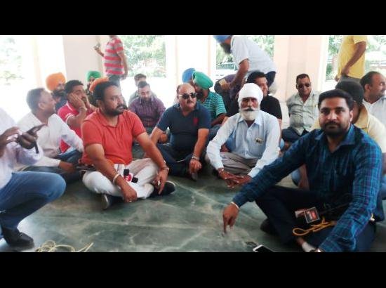 Members of Press Ferozepur Club stage Dharna in front of SSP Office
