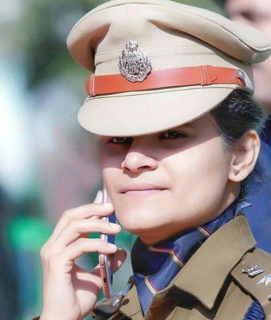 SHALINI AGNIHOTRI IPS HONORED WITH BEST ALL ROUNDER TRAINEE OFFICER
