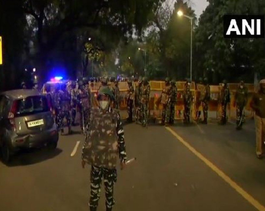 Low intensity Blast in Delhi near Israel embassy,windscreens of several cars found broken in vicinity.