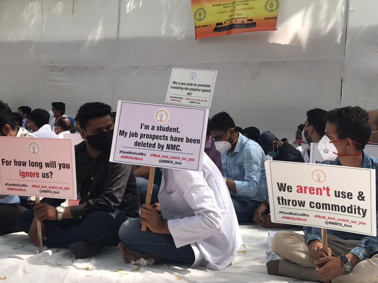 NMMTA stages protest at Jantar Mantar against NMC guidelines