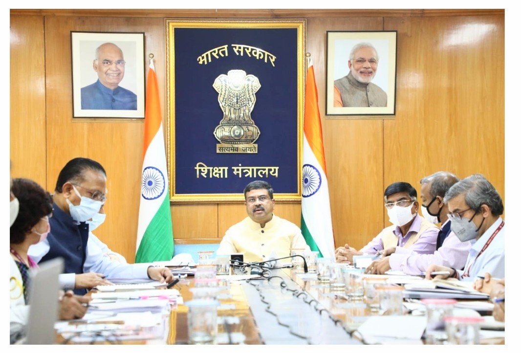 Central Universities to work on mission-mode to fill-up the 6,000 vacant posts by October, 2021-  Dharmendra Pradhan