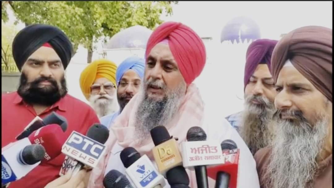 Sardar Paramjit Singh Rana Executive Member DSGMC alongwith other community members meet Pakistan Ambassador to India ,address their issues.