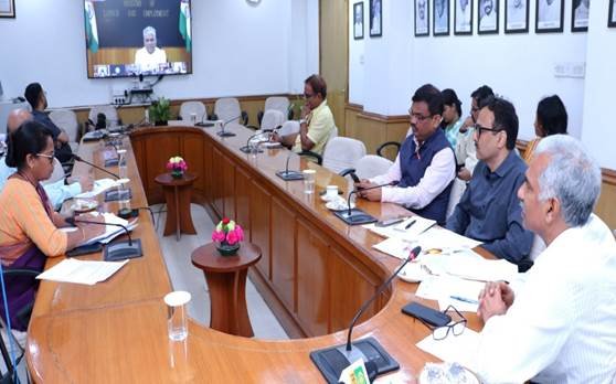 Centre aims to work towards achieving zero stubble burning in current season: Narendra Singh Tomar