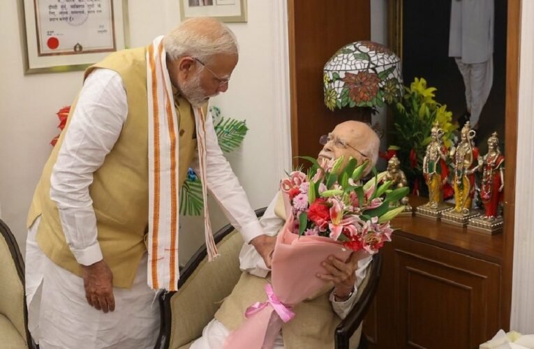 Prime Minister conveys best wishes to Shri LK Advani Ji on his birthday