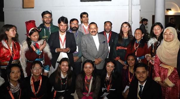 Dr. Jitendra Singh Hosts J&K and Ladakh Youth, Encourages Them to Transform Ideas into Reality for a Viksit Bharat